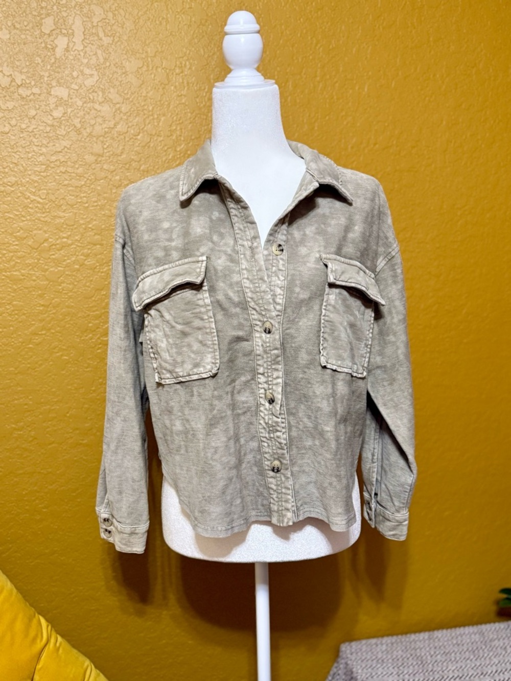 Francesca’s Olive Green Mineral Wash Button Down Shacket - Medium - EUC